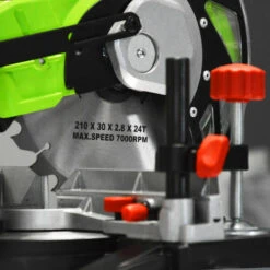 Scie à Onglet 1400w - 210mm - Constructor 9 Scie à Onglet 1400w - 210mm - Constructor -Scie électrique stationnaire Soldes 19794475 3