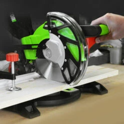 Scie à Onglet 1400w - 210mm - Constructor 10 Scie à Onglet 1400w - 210mm - Constructor -Scie électrique stationnaire Soldes 19794475 4