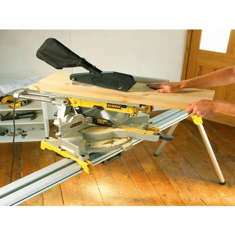 DeWALT D27112 Scie à Onglets Radiale Et à Table Supérieure Ø305mm 1600W 4 DeWALT D27112 Scie à Onglets Radiale Et à Table Supérieure Ø305mm 1600W – Image 2