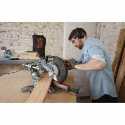 BLACK & DECKER Scie à Onglet 1600W Lame 216mm BLACK+DECKER BES700-QS 9 BLACK & DECKER Scie à Onglet 1600W Lame 216mm BLACK+DECKER BES700-QS -Scie électrique stationnaire Soldes 34599504 3