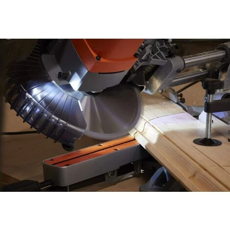 BLACK & DECKER Scie à Onglet 1600W Lame 216mm BLACK+DECKER BES700-QS 6 BLACK & DECKER Scie à Onglet 1600W Lame 216mm BLACK+DECKER BES700-QS – Image 4