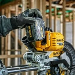 DeWALT DCS727N Scie à Onglets Radiale Sans Fil à Batterie 54V XR FLEXVOLT 250 Mm Version Nue -Scie électrique stationnaire Soldes 49562446 2